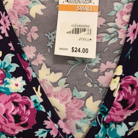 Size Small Top - Picture 3 of 6